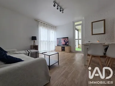 Apartment in Avon (77210)