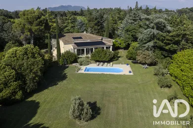 Architectural house in Sarrians (84260)