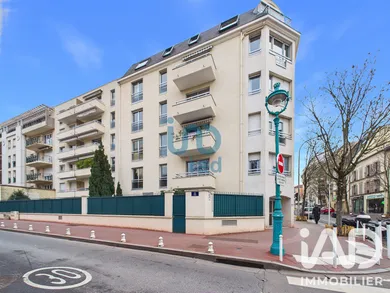 Apartment in Montrouge (92120)