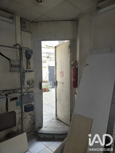 Commercial walls in Paris (75003)