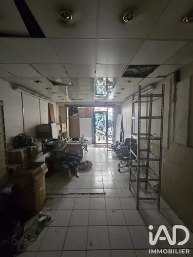 Commercial walls in Paris (75003)