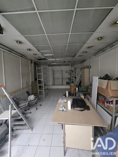 Commercial walls in Paris (75003)