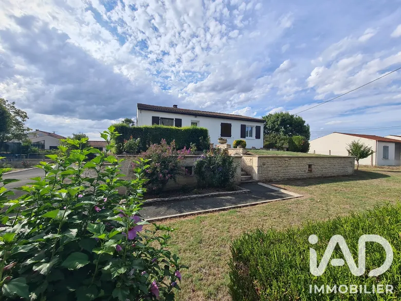 Maison 6 pièces 120 m² · à Saint-Georges-des-Coteaux · 120 m² · 253 000 €