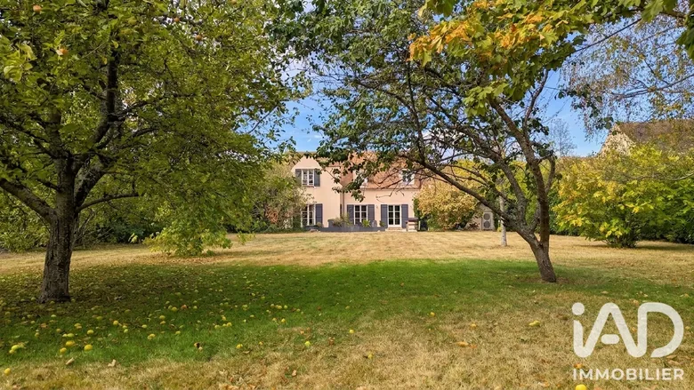 Maison 7 pièces 199 m² · à La Celle-les-Bordes · 199 m² · 599 000 €