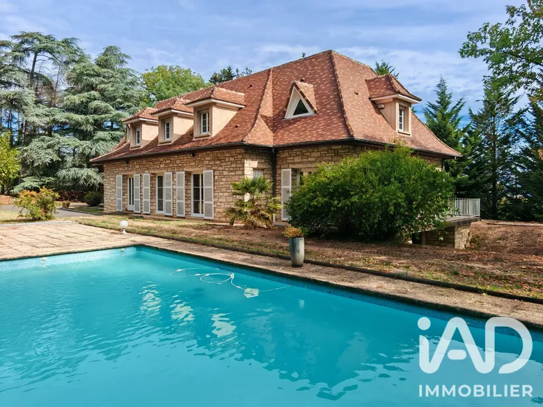 Maison 14 pièces 360 m² · à Saint-Genest-Lerpt · 360 m² · 690 000 €
