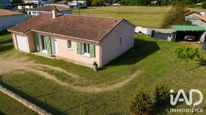 Maison traditionnelle à Les Églisottes-et-Chalaures (33230)