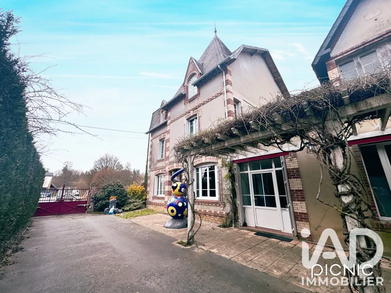 Maison 10 pièces 217 m² · à Gacé · 217 m² · 250 000 €