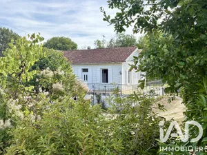 Maison à Saint-Même-les-Carrières (16720)