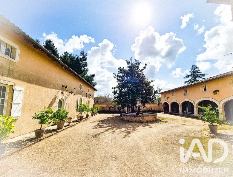 Maison 10 pièces 284 m² · à Vieux-Ruffec · 284 m² · 550 000 €