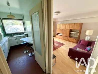 Apartment in Paris (75020)