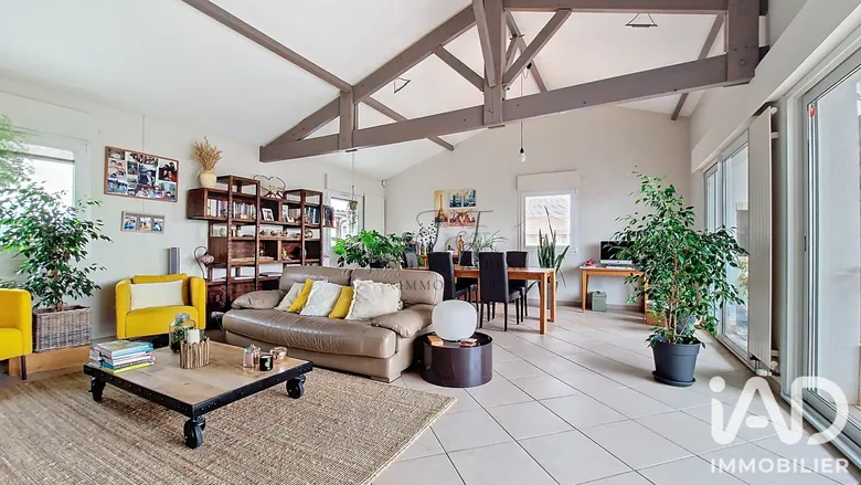 Maison 6 pièces 163 m² · à Yvrac · 163 m² · 423 000 €