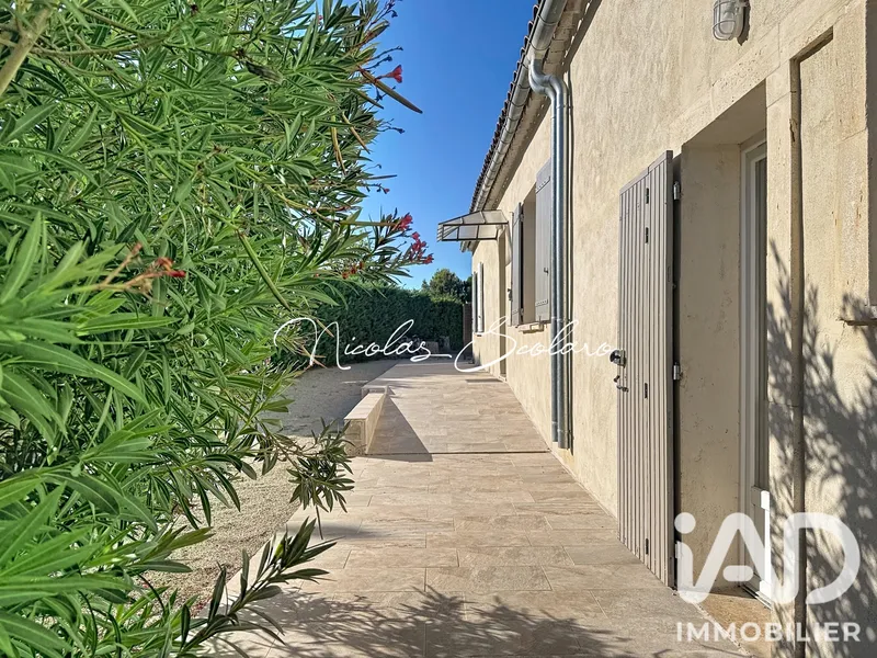 Maison de plain-pied rénovée de 136 m² avec T2 indépendant et piscine aux Taillades (84300)