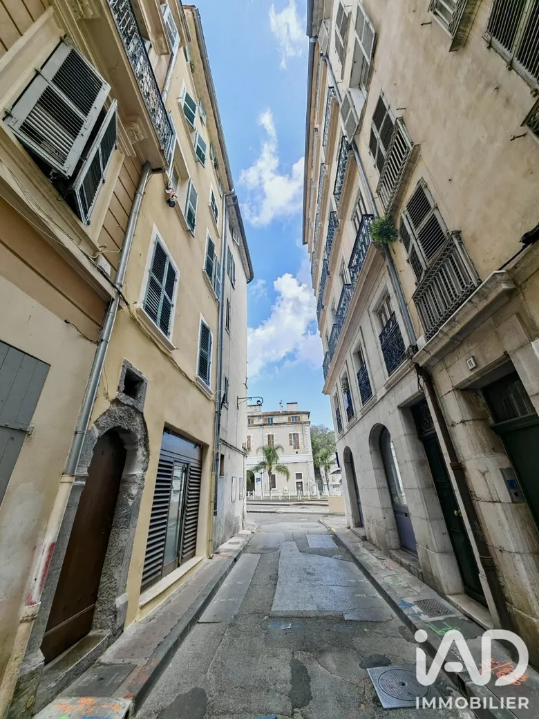 Murs commerciaux à Toulon (83000) · 65 m² · 130 000 €