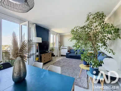 Apartment in Le Mesnil-le-Roi (78600)