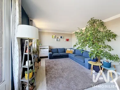 Apartment in Le Mesnil-le-Roi (78600)