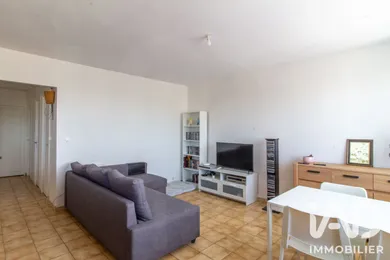 Apartment in Saint-Jean-le-Blanc (45650)