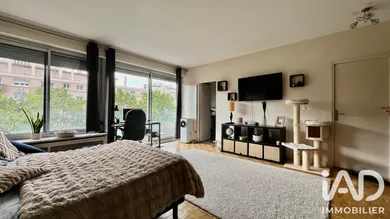Apartment in Paris (75012)