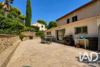 Apartment in Bandol (83150)