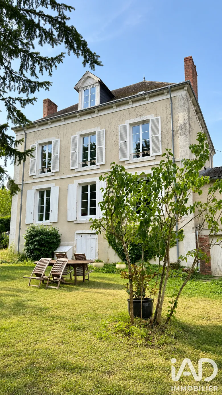 Maison 5 pièces 194 m² · à Beauce la Romaine · 194 m² · 270 000 €