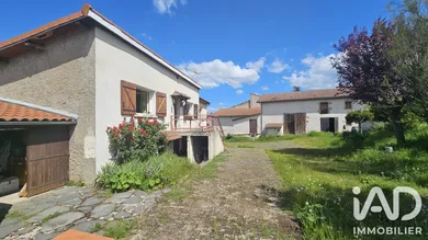 Maison à Saint-Julien-de-Coppel (63160)
