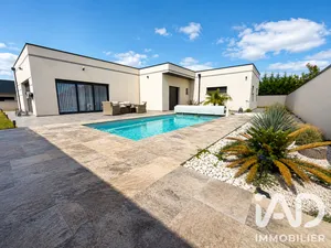 Architectural house in Crissey (71530)