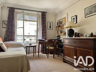 Apartment in Paris (75006)
