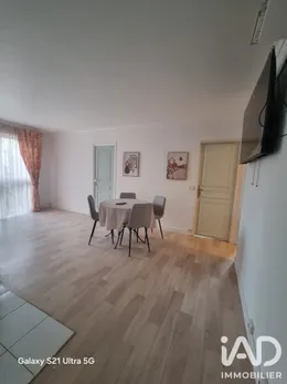 Apartment in Grigny (91350)
