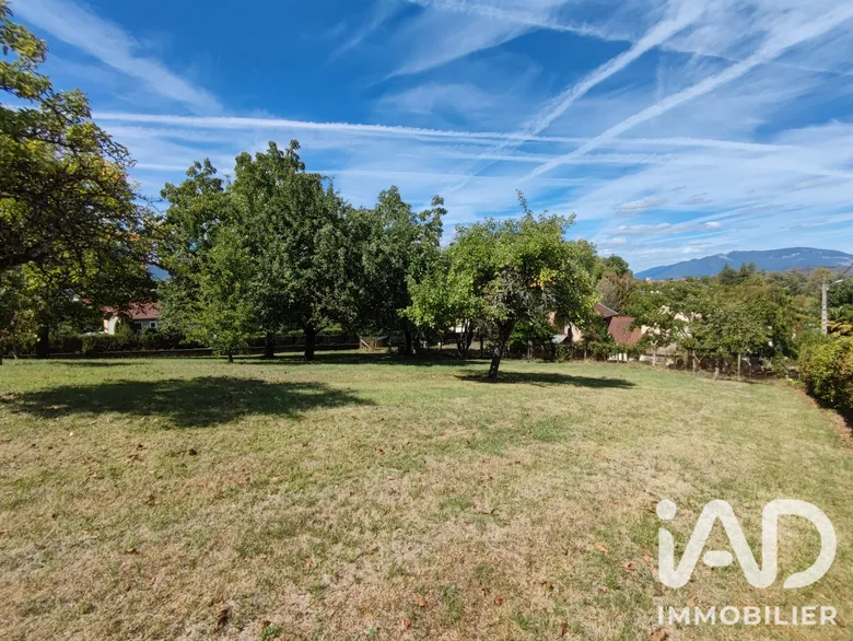 Terrain 893 m² · à Belley · 75 000 €