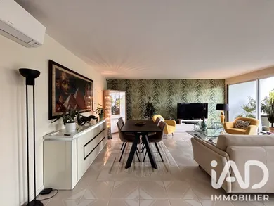 Townhouse in Royan (17200)