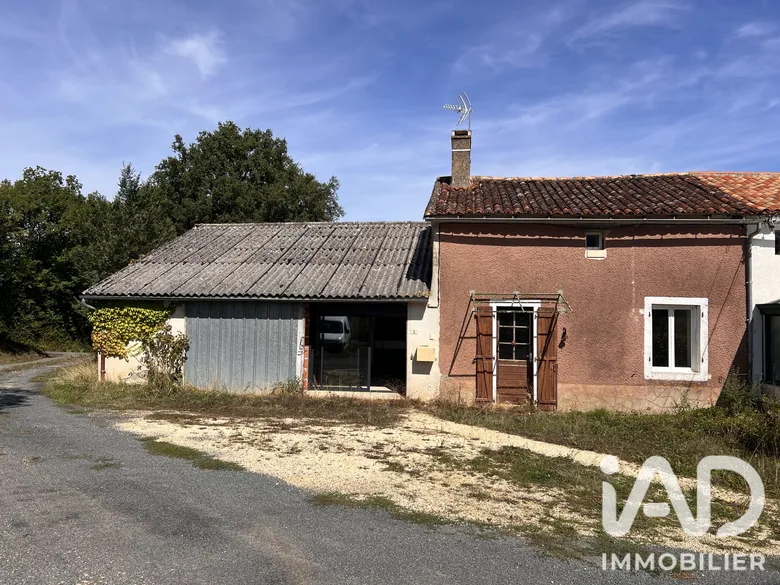 Maison 4 pièces 139 m² · à Sommières-du-Clain · 138,6 m² · 137 000 €