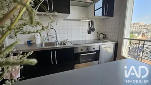 Apartment in Paris (75016)