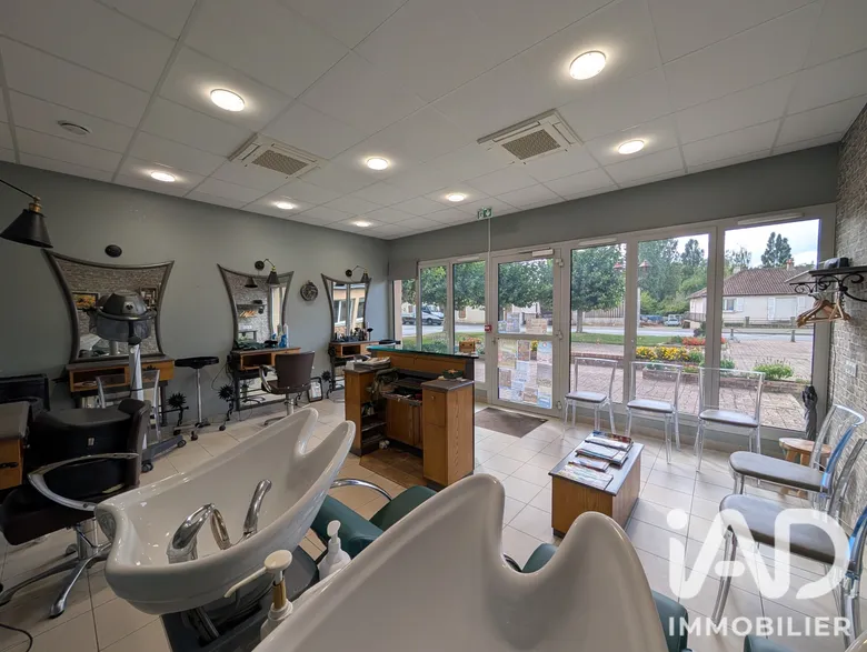 Esthétique, Coiffure​ à Lavaré (72390) · 34 m² · 39 500 €