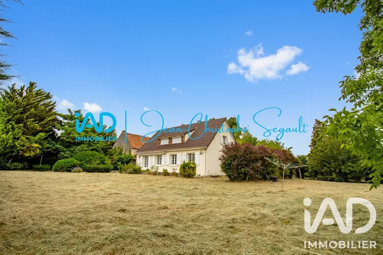 Maison 14 pièces 285 m² · à Égreville · 285 m² · 261 900 €