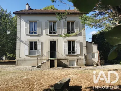 Mansion in Brie-Comte-Robert (77170)
