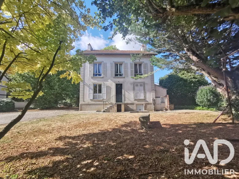 Maison 8 pièces 244 m² · à Brie-Comte-Robert · 244 m² · 595 000 €