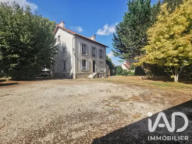 Mansion in Brie-Comte-Robert (77170)