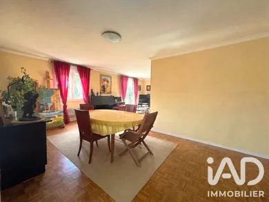 Apartment in L'Haÿ-les-Roses (94240)