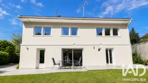 Maison traditionnelle à Roissy-en-Brie (77680)