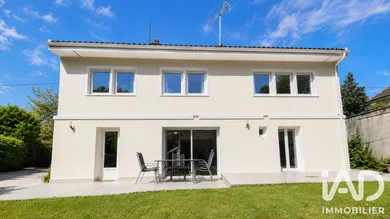 Maison traditionnelle à Roissy-en-Brie (77680)
