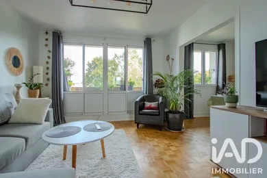 Apartment in Bois-d'Arcy (78390)