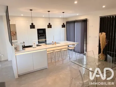 Townhouse in Montreuil-Juigné (49460)