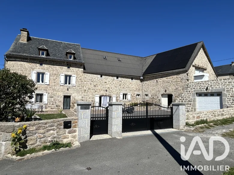 Maison 7 pièces 194 m² · à Arzenc-d'Apcher · 194 m² · 430 000 €