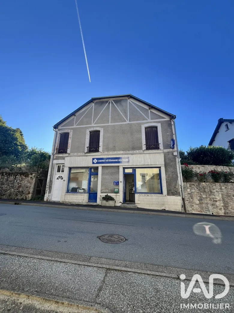 Maison 8 pièces 168 m² · à Giat · 168 m² · 35 000 €
