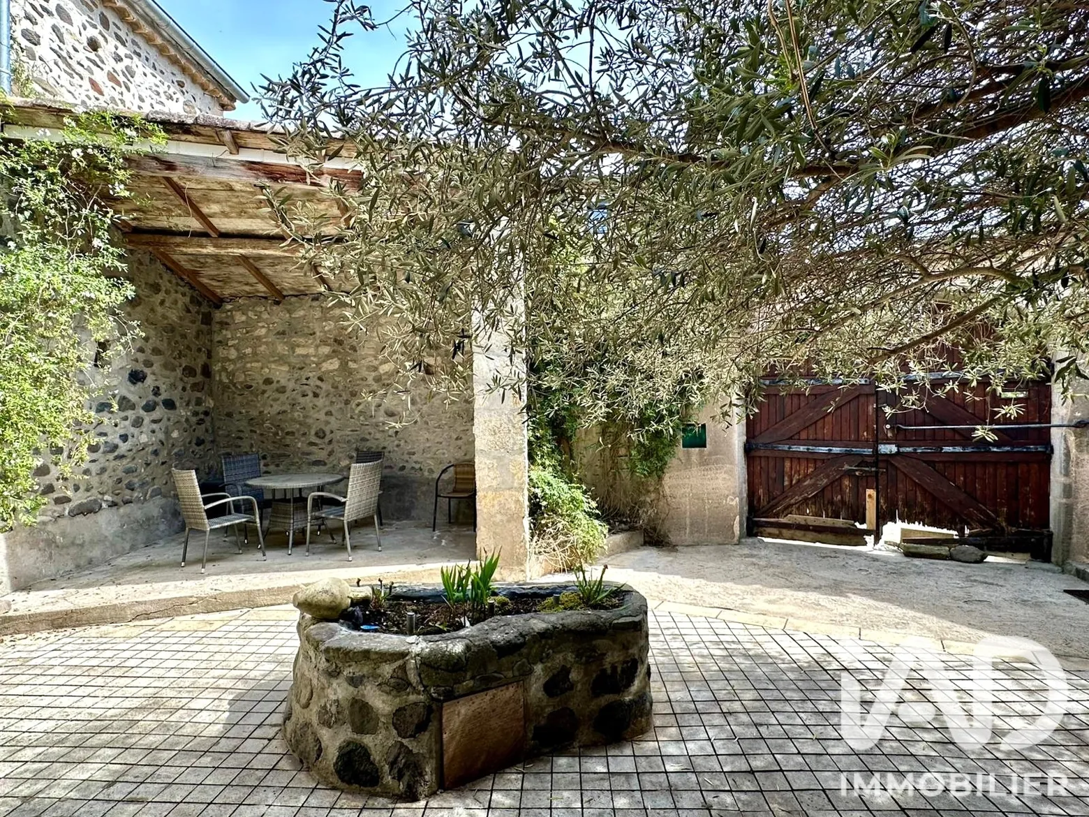 Vente maison à Lussas (07170) : maison de village 10 pièces 226 m² - 2102154 — 2
