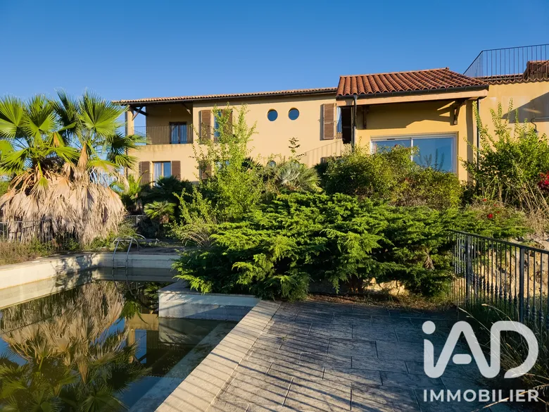 Maison 13 pièces 440 m² · à Le Bugue · 440 m² · 330 000 €