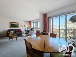 Apartment in Paris (75015)