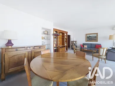 Apartment in Paris (75015)