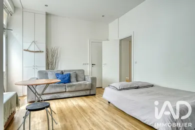 Apartment in Paris (75012)