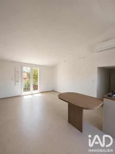 Apartment in Pélissanne (13330)