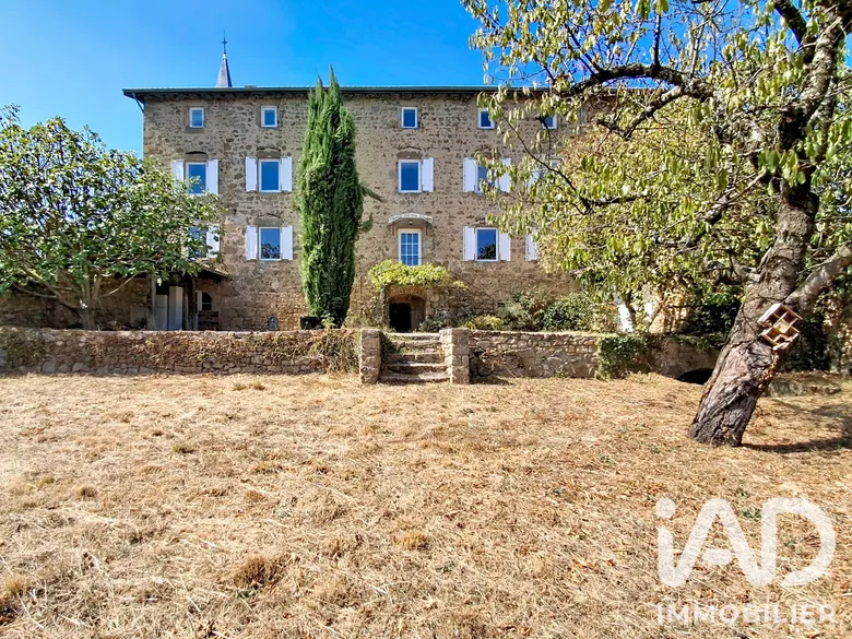 Maison 11 pièces 357 m² · à Lupé · 357 m² · 529 000 €